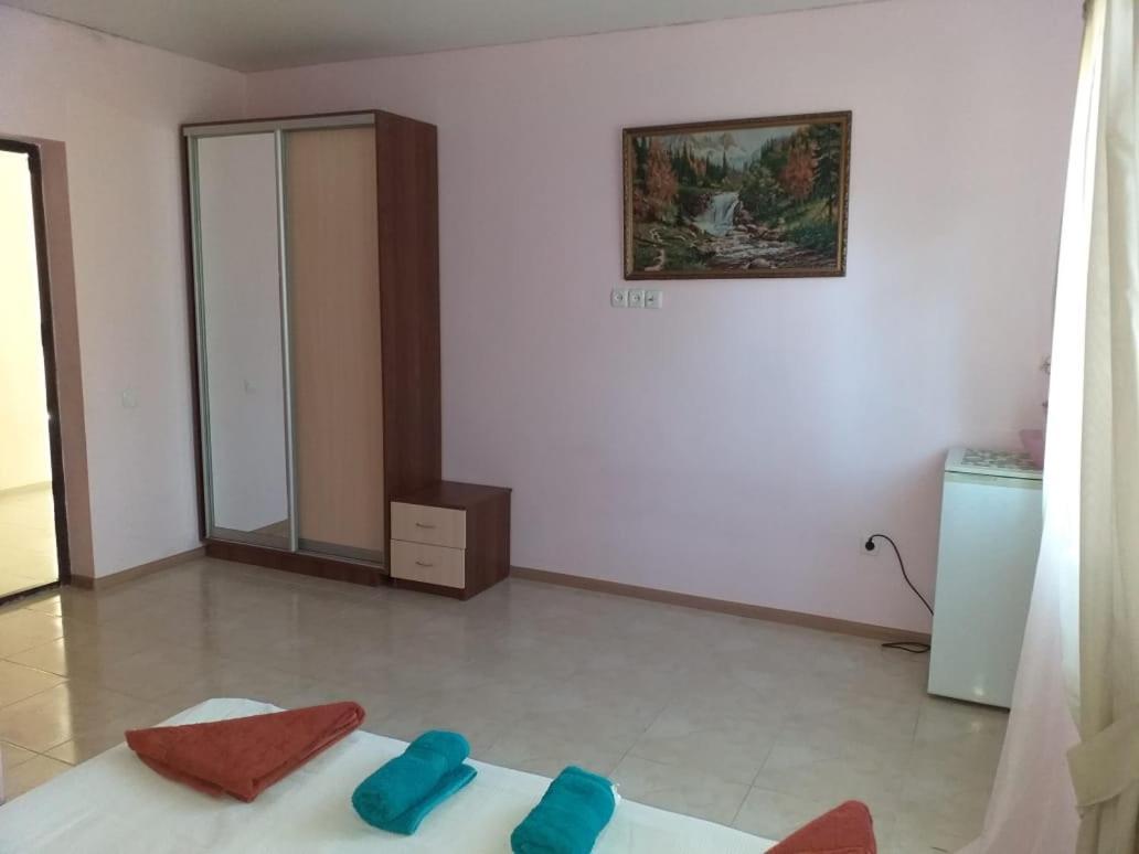 Solnechny Bereg Guest House Gudauta Exterior foto