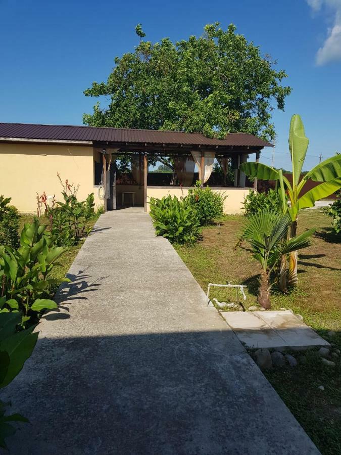 Solnechny Bereg Guest House Gudauta Exterior foto